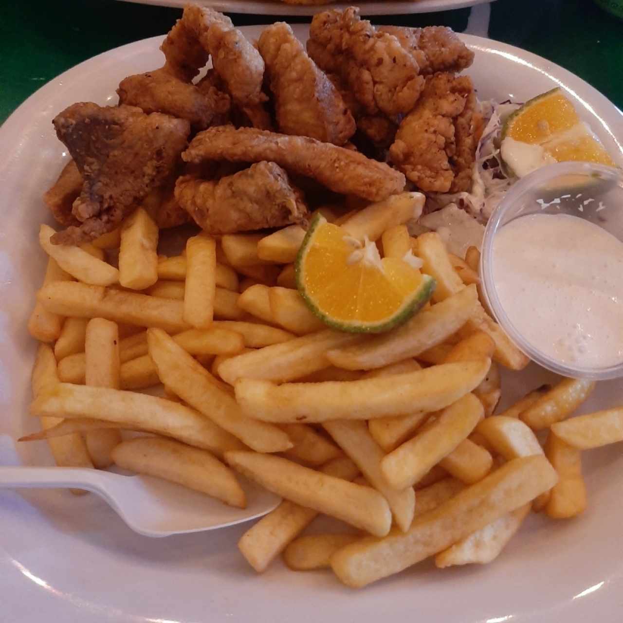 Deditos  de Pescado con Papas Fritas 