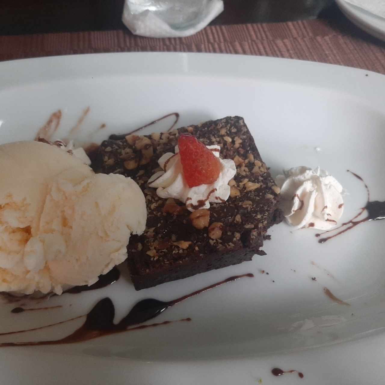 Brownie de Nueces y Helado