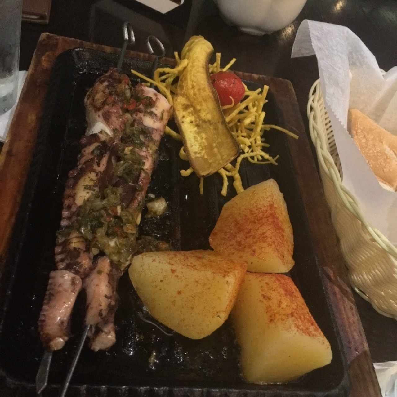 Entrantes calientes - Pulpo al carbón
