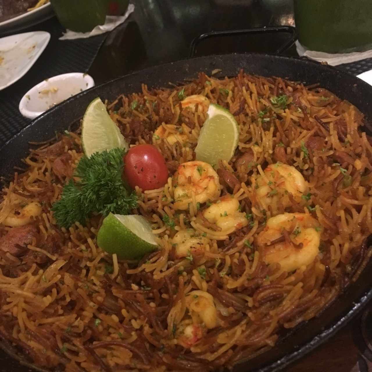 Fideua con camarones