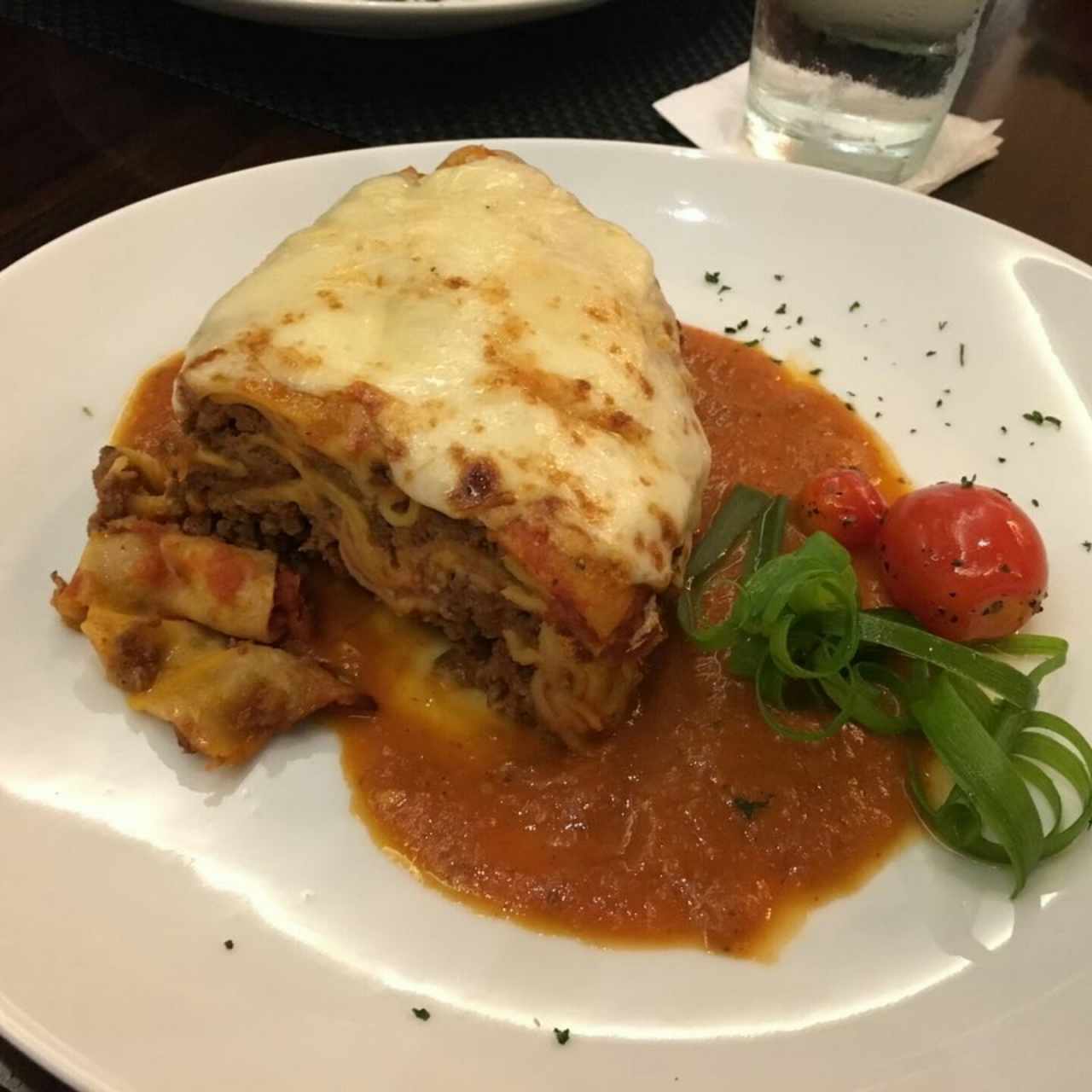 Lasagna de carne gratinada