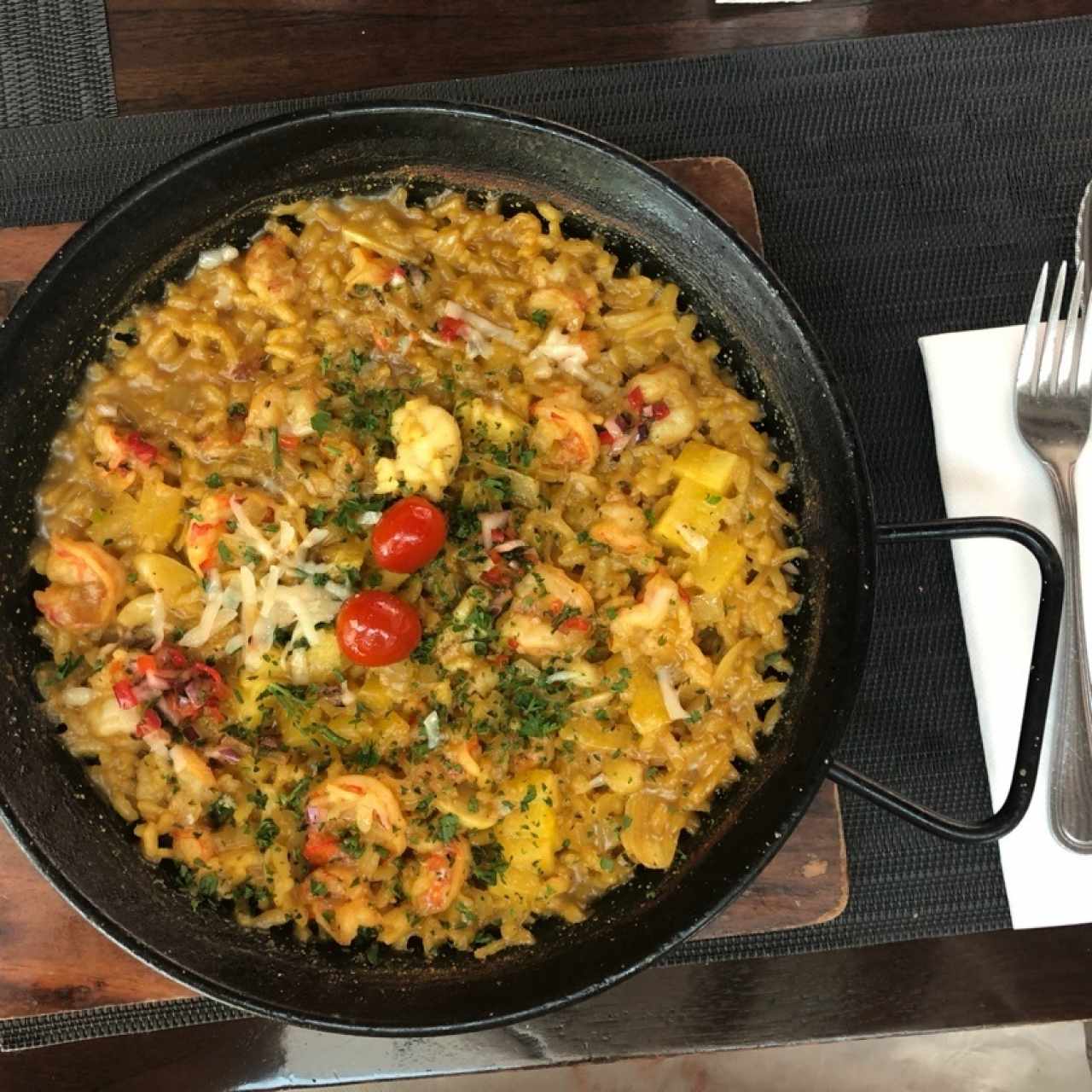 Arroz con camarones estilo thai