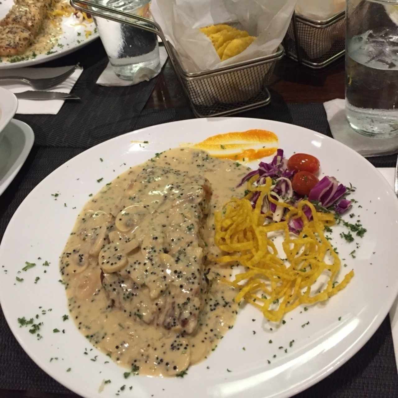 Corvina con quinoa y hongos