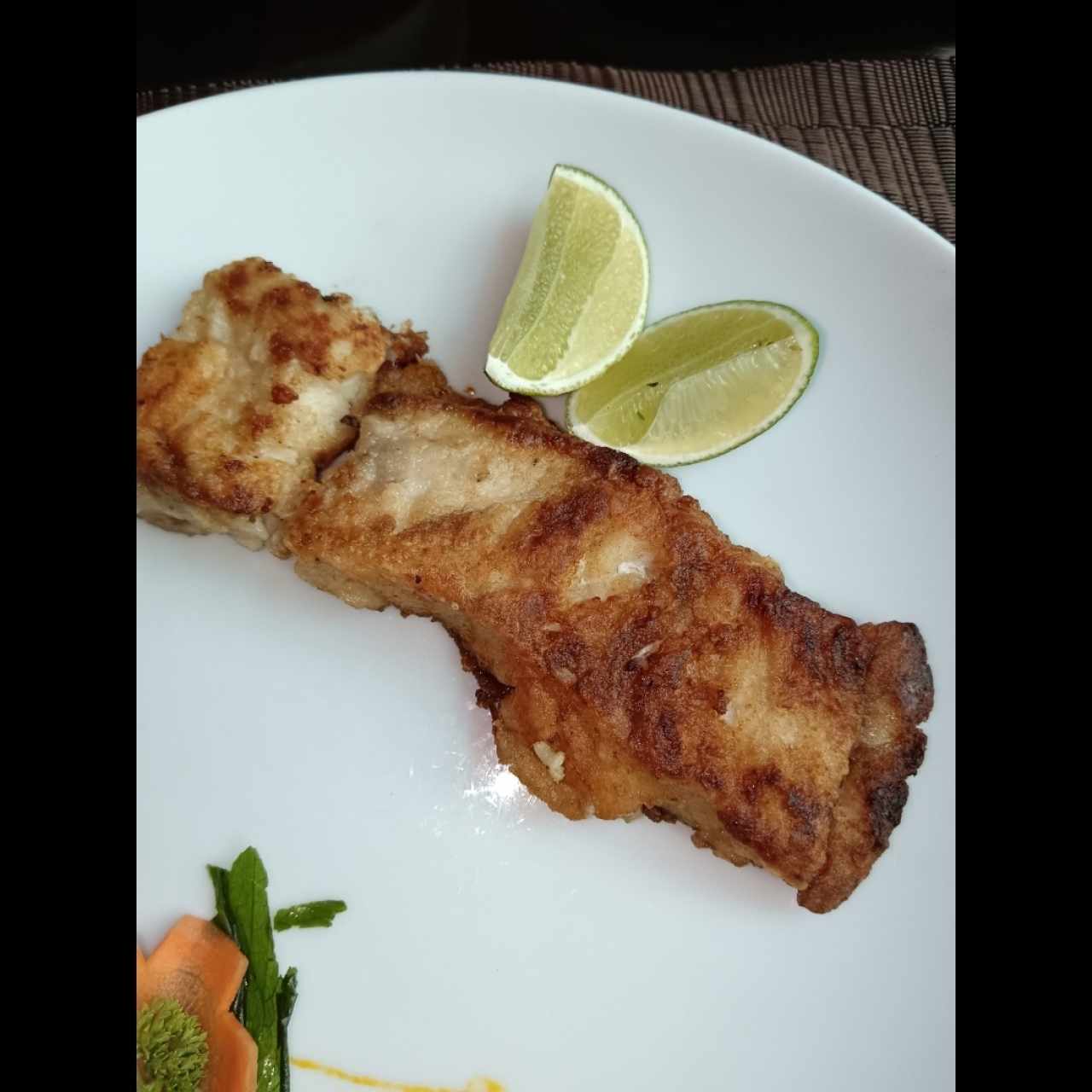 Mar - Corvina al ajillo, salsa aparte 