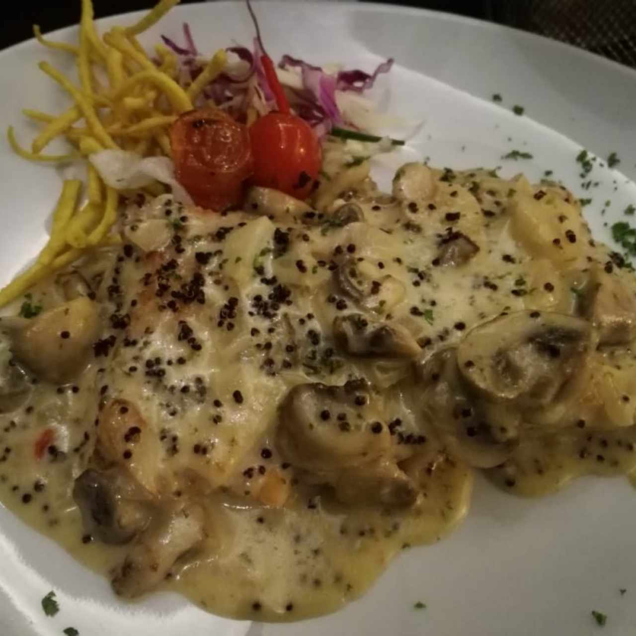 Corvina con quinoa y hongos