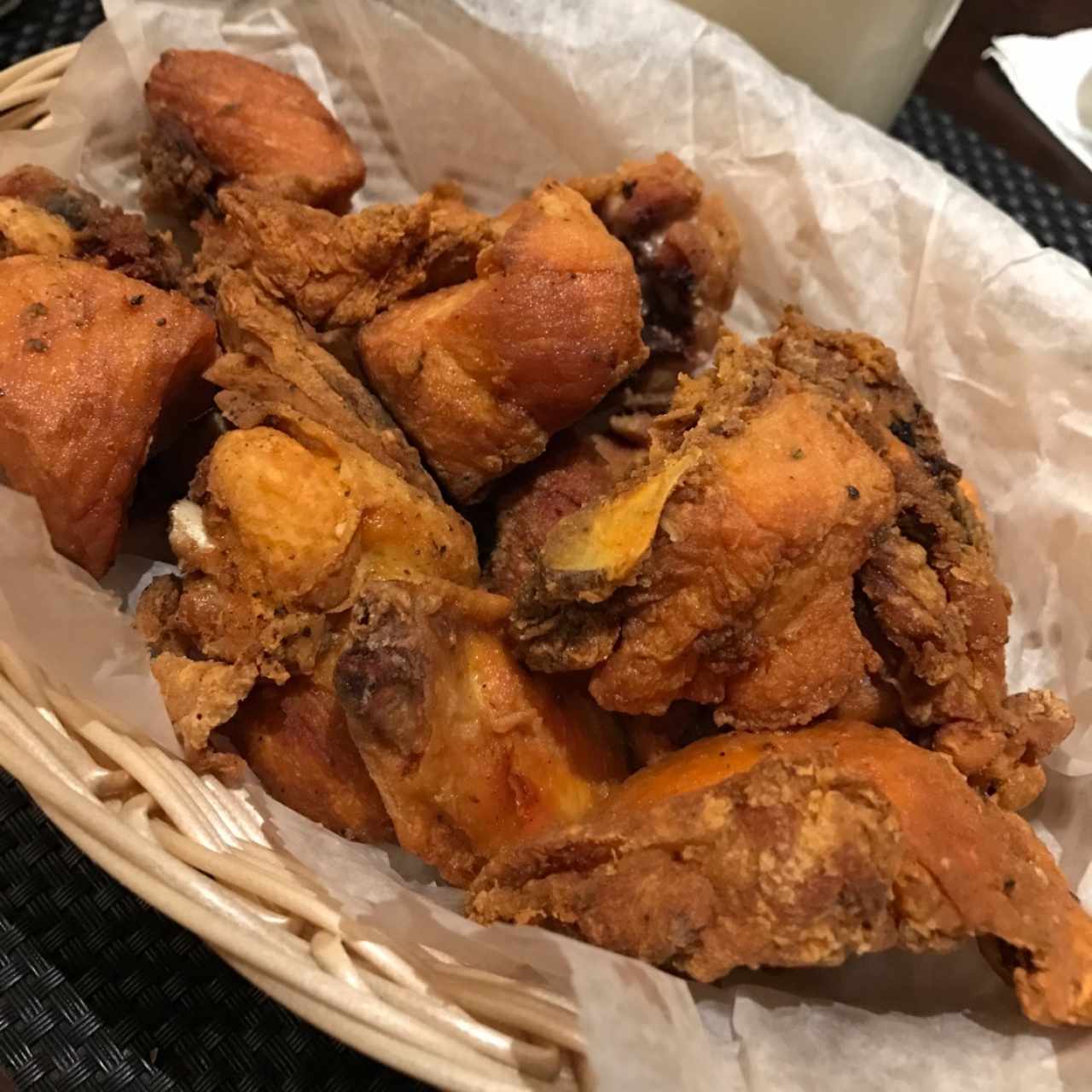 1/2 pollo frito en canasta