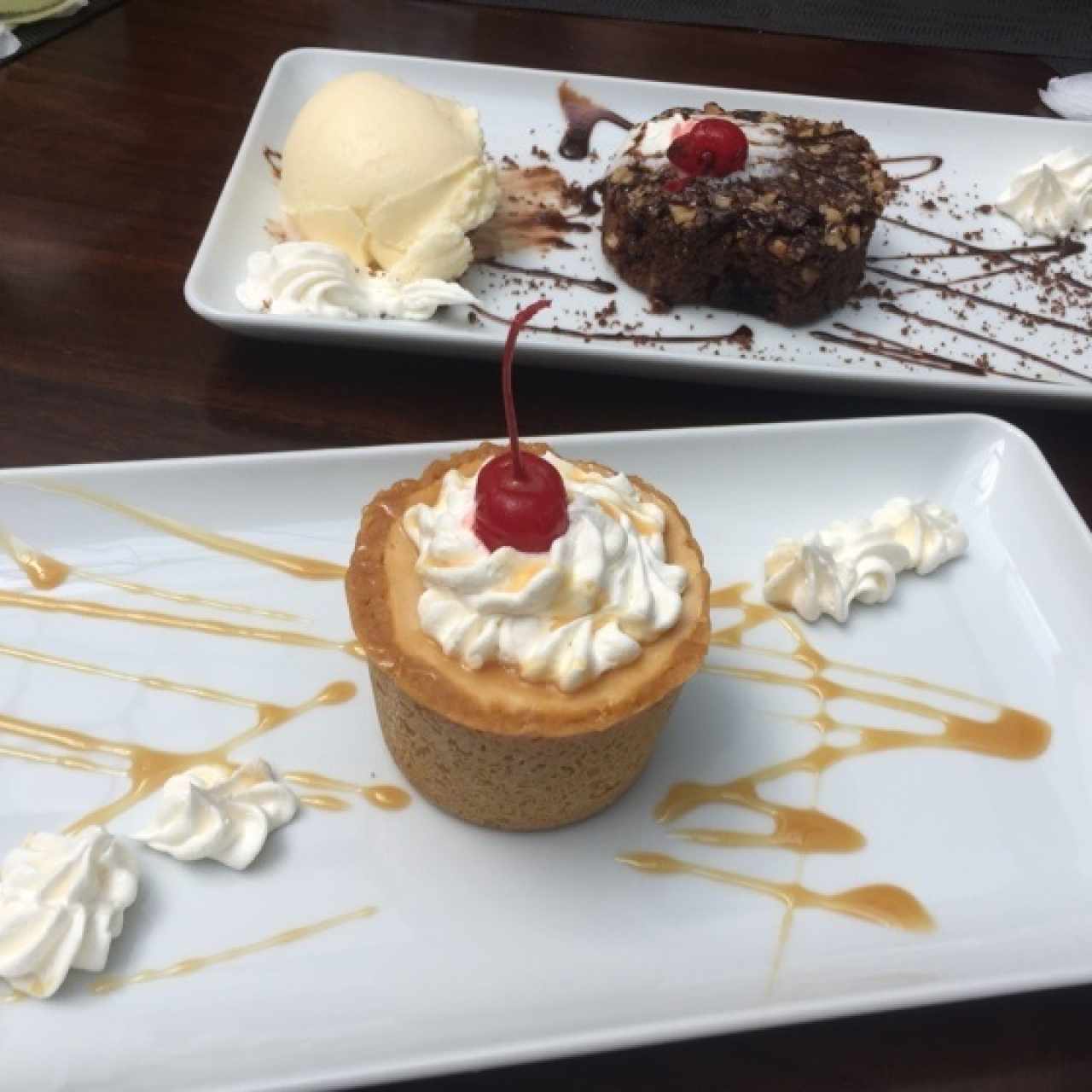 brownie de chocolate y pie de limón