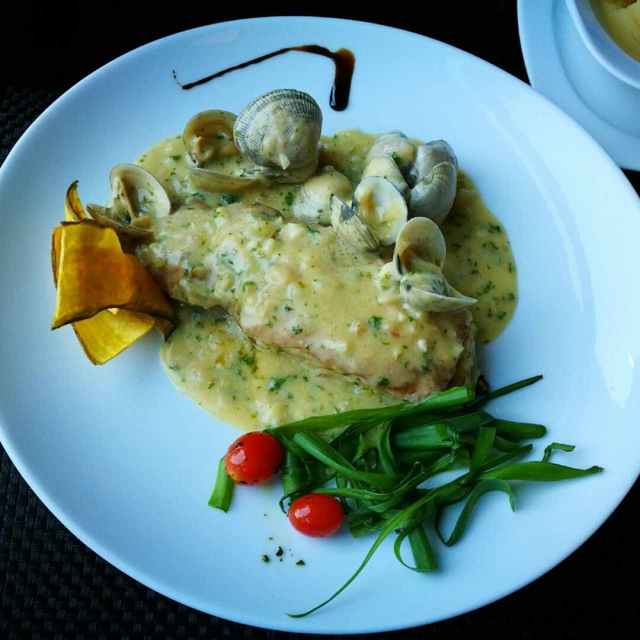 Corvina con almejas tío Pepe