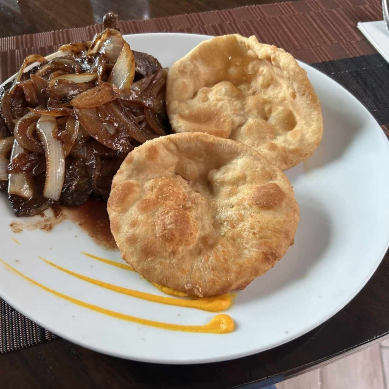 Higado de Res Encebollado