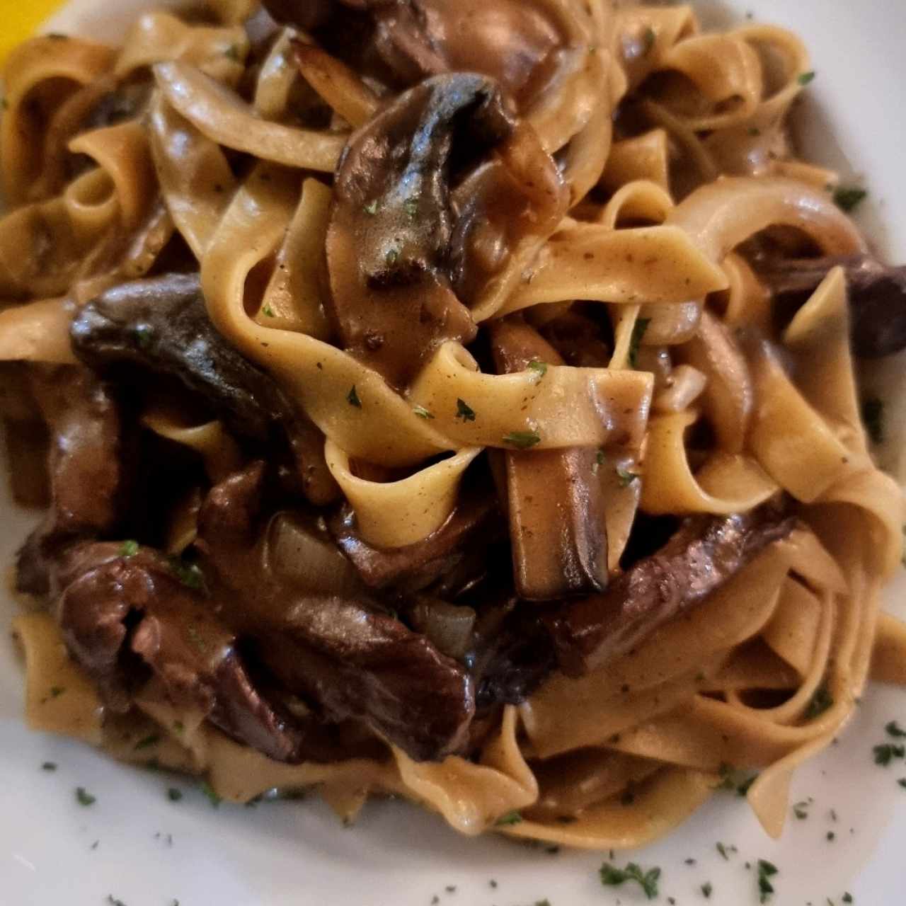 Fettuccini con Lascas de Entraña