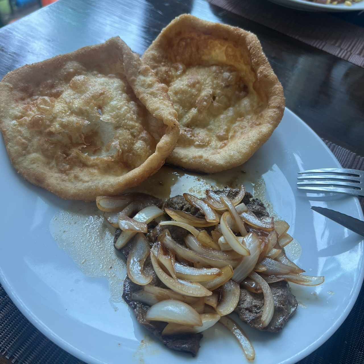 Higado de Res Encebollado