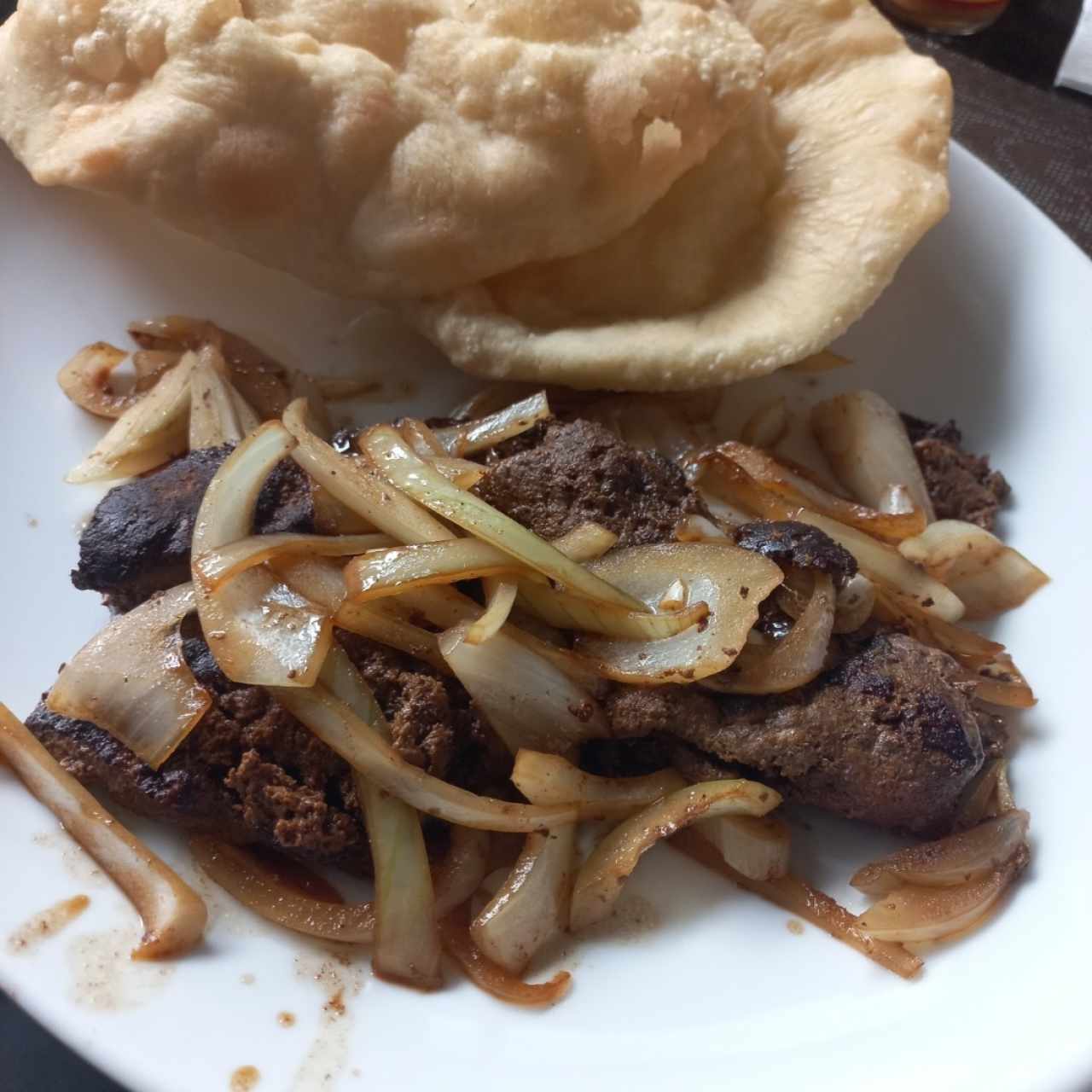 Higado de Res Encebollado