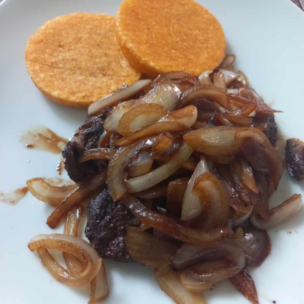 Higado de Res Encebollado