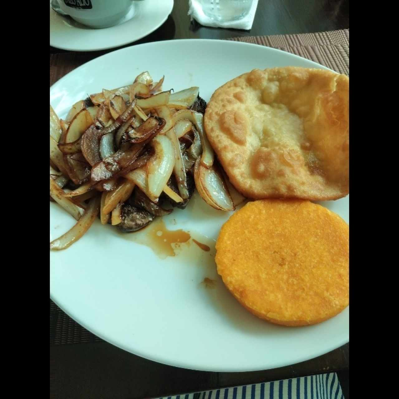 Higado de Res Encebollado