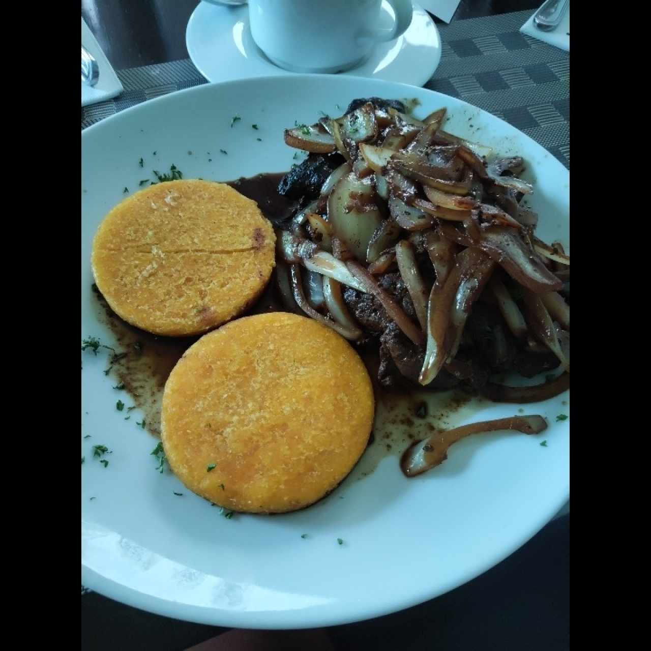 Higado de Res Encebollado