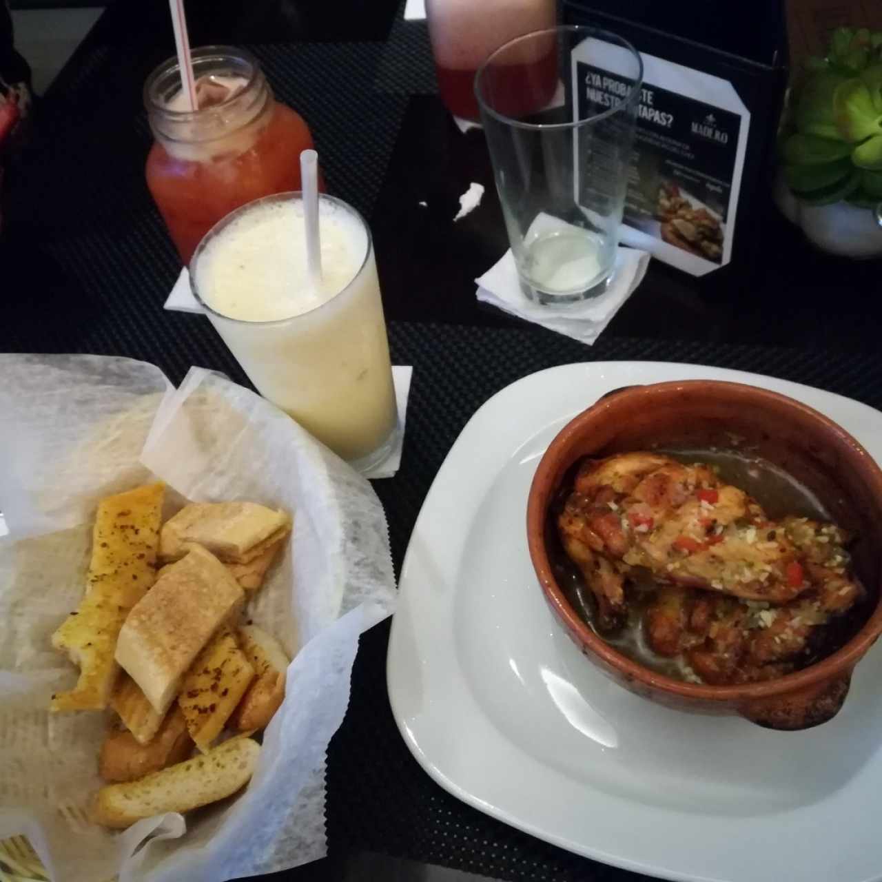 Pollo al ajillo