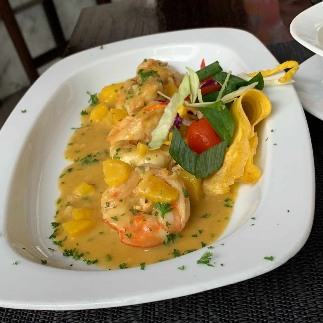 Langostinos al Curry con Coco y Piña