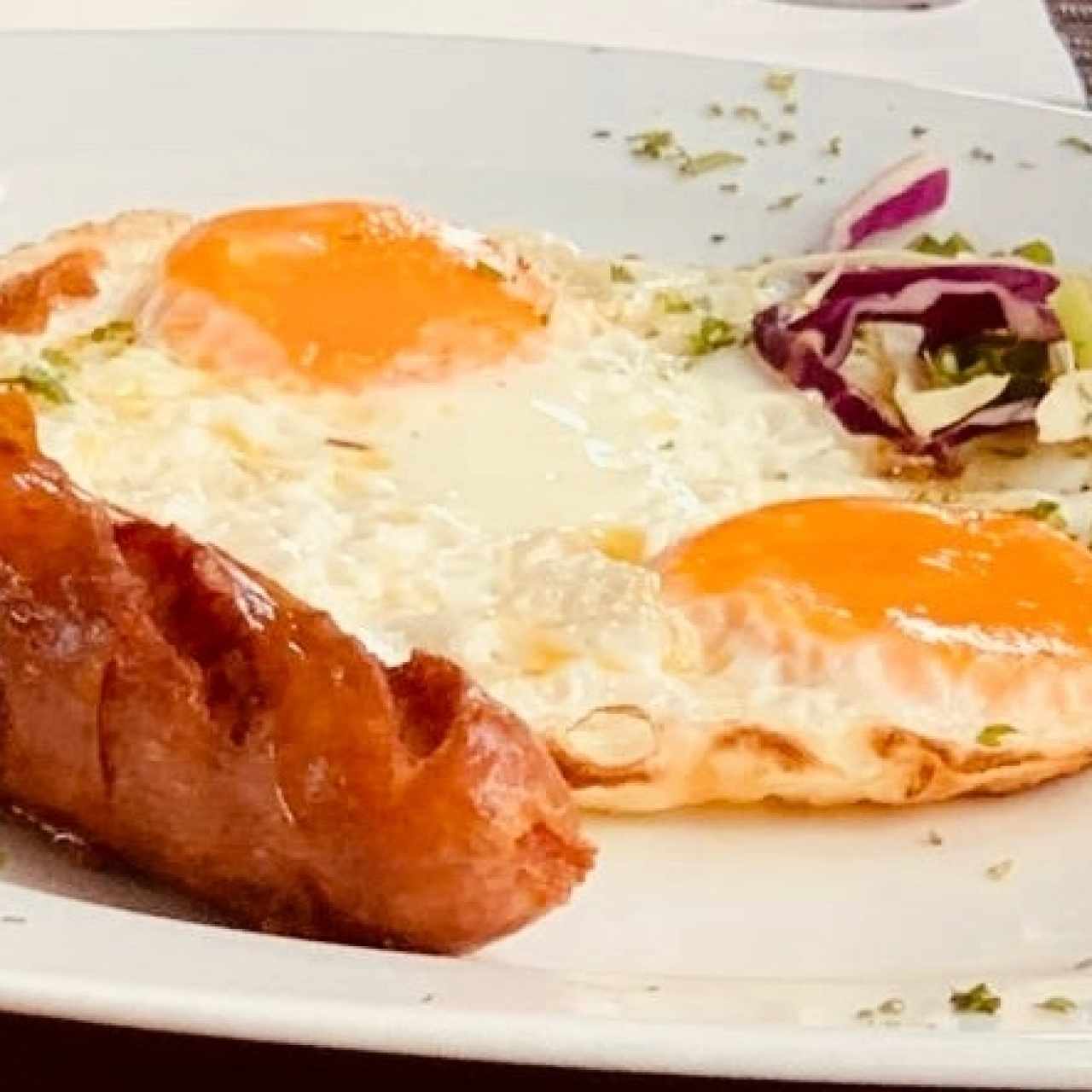 Huevos Fritos con Chorizo  