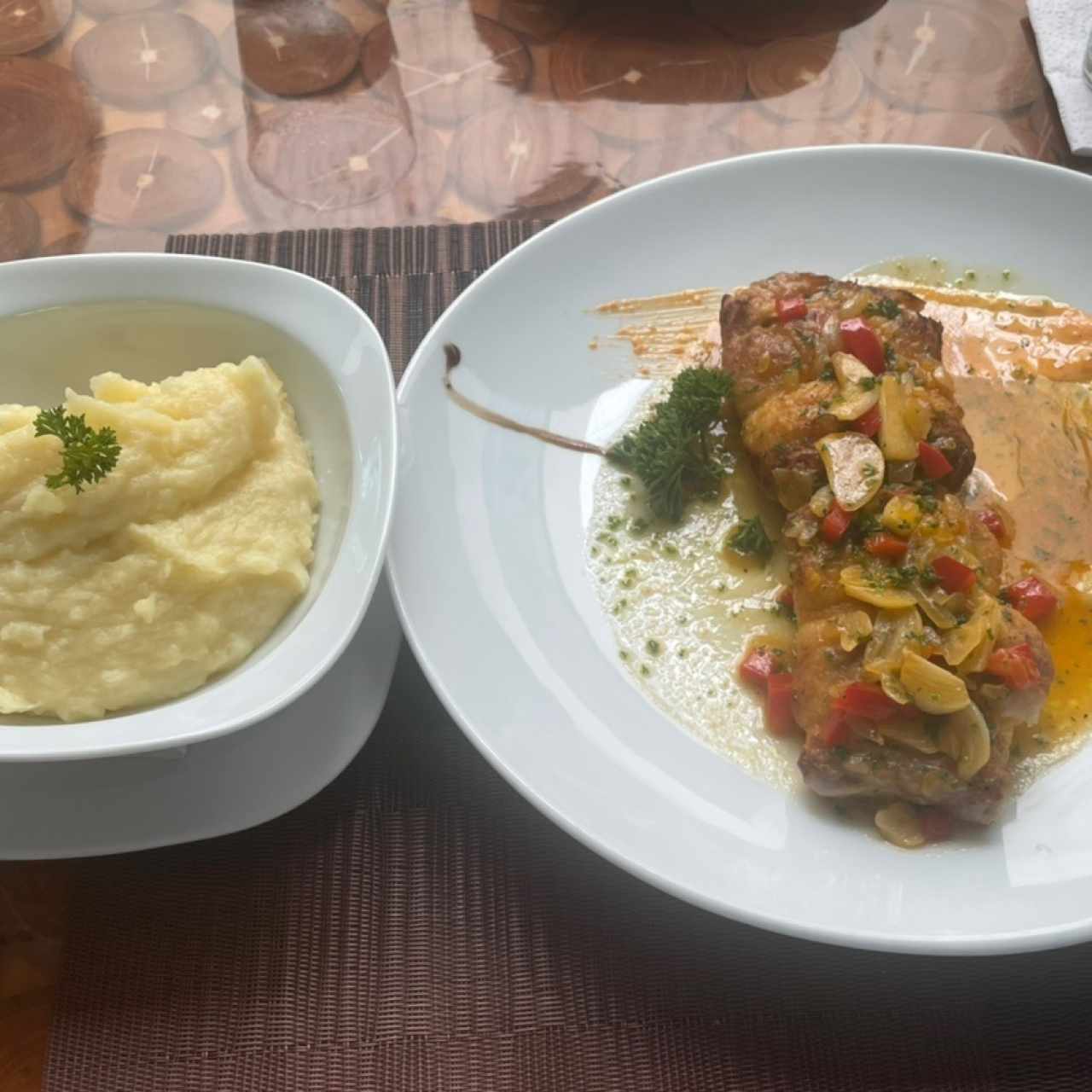 Corvina al Ajillo y Puré de Papas