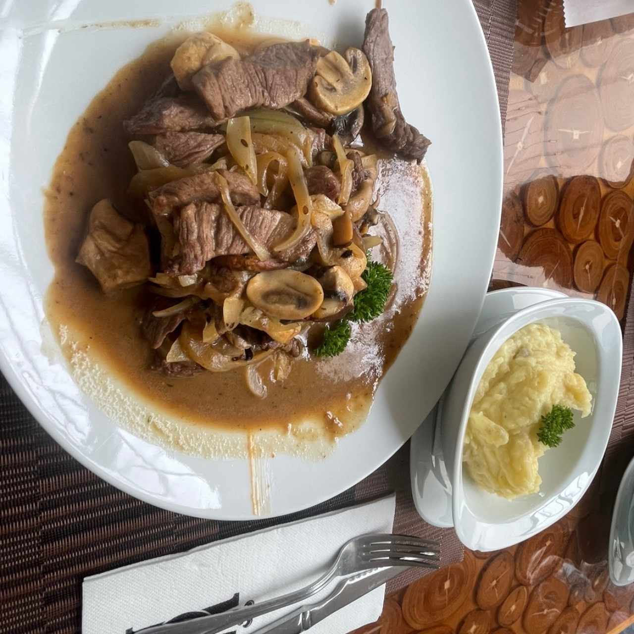 Filete de Stroganoff con Puré de Papas 