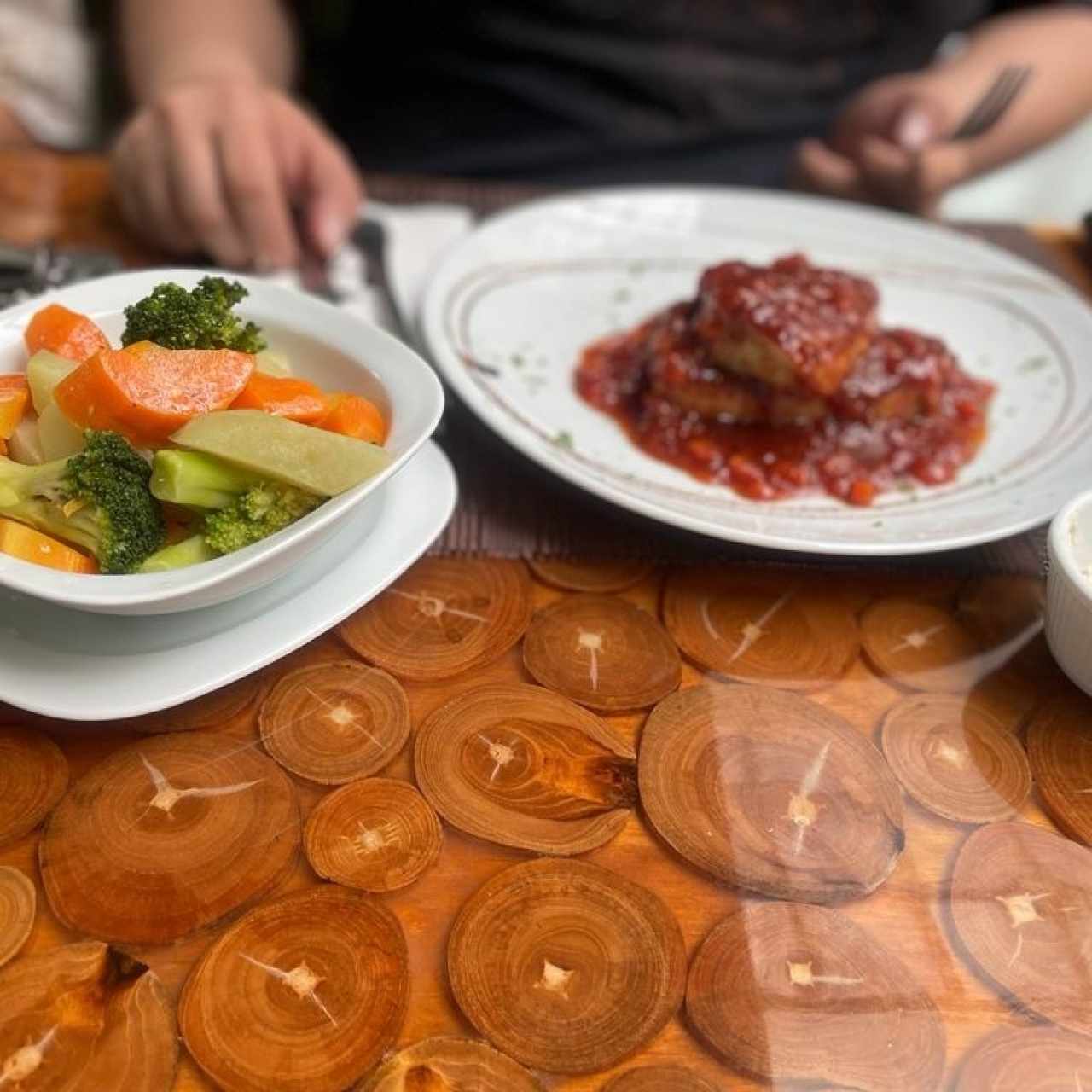 LOMO DE CERDO EN SALSA DE GUAYABA con Vegetales 