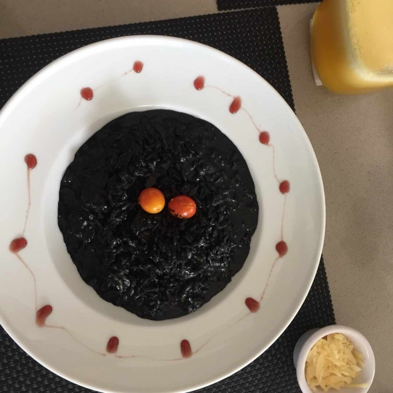 Arroz negro con camarones