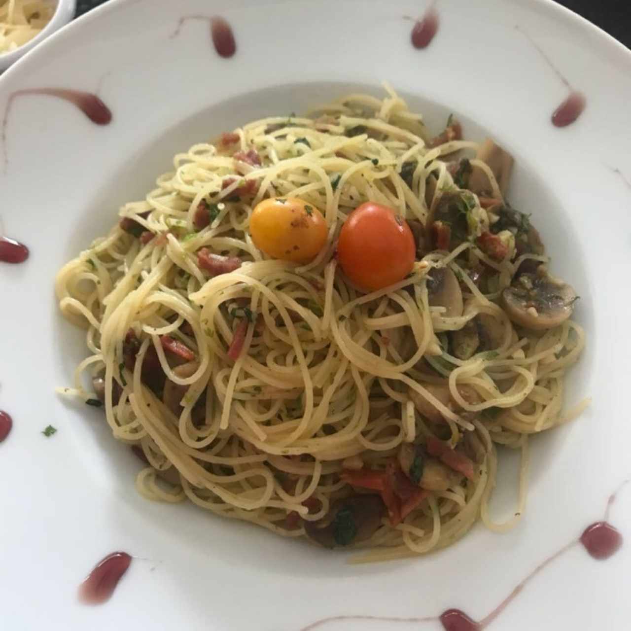 Cabello de angel con jamon serrano y setas