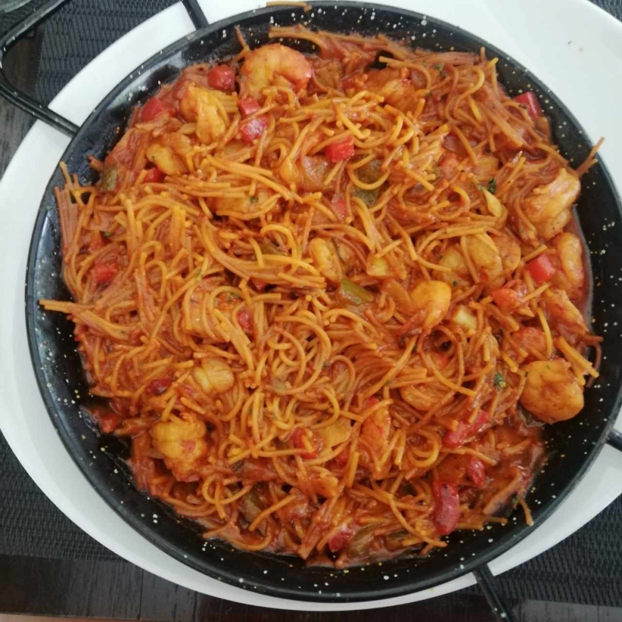 Fideua con camarones