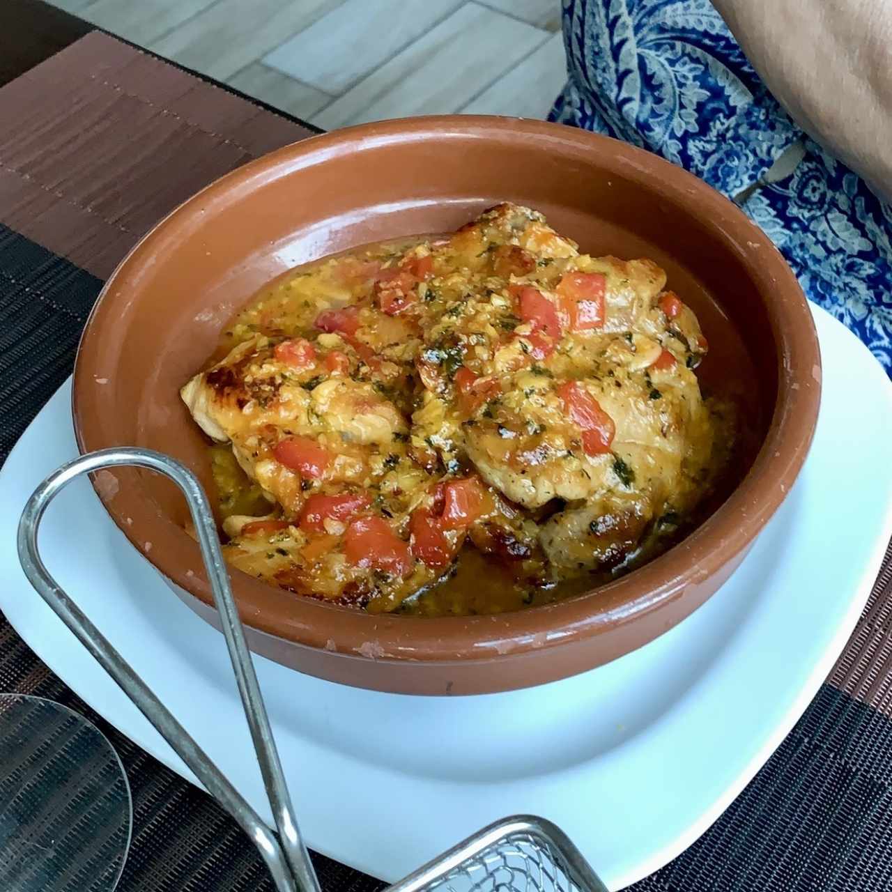 Pollo al ajillo
