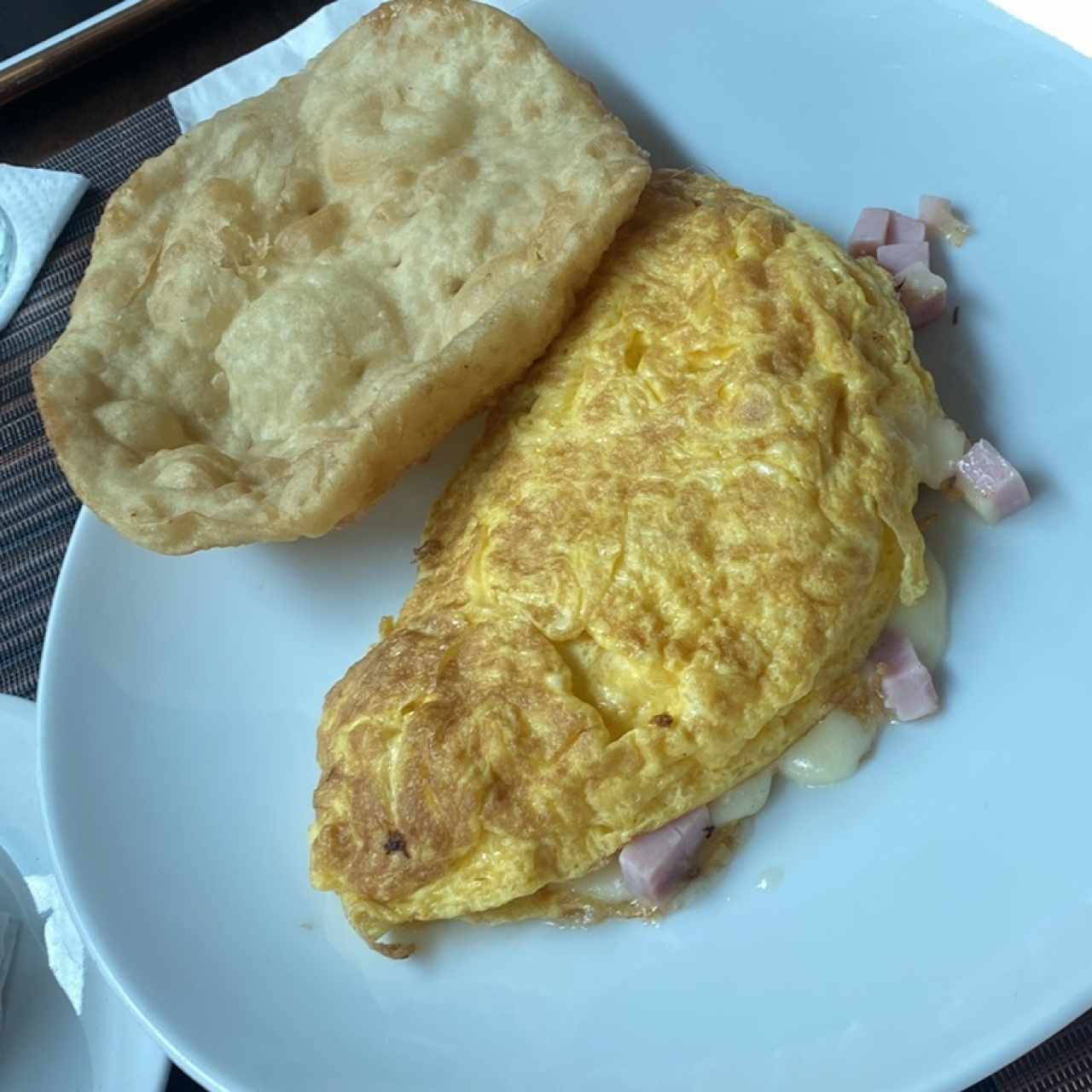 Omelette de jamón y queso