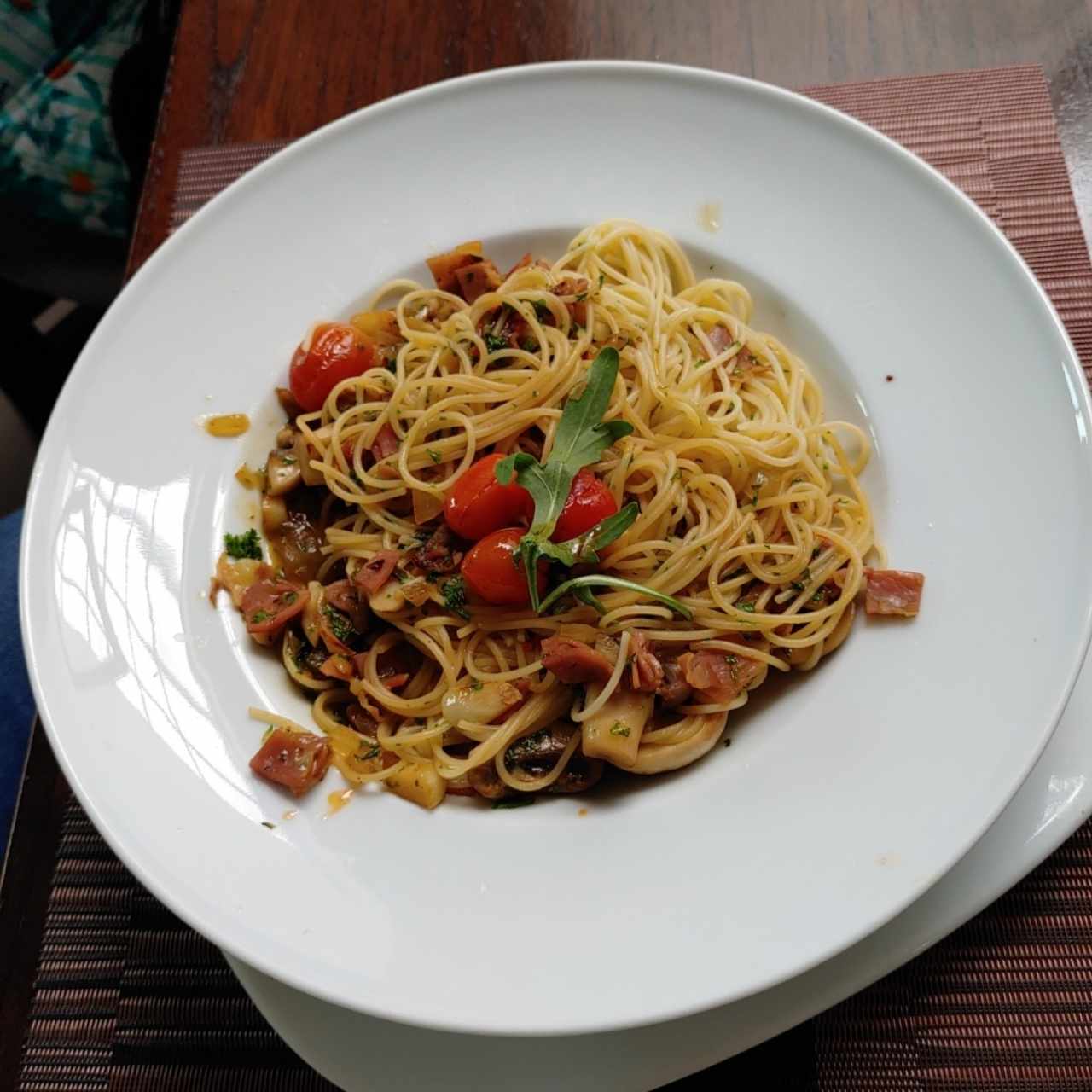 Cabello de ángel con champiñones y jamón serrano
