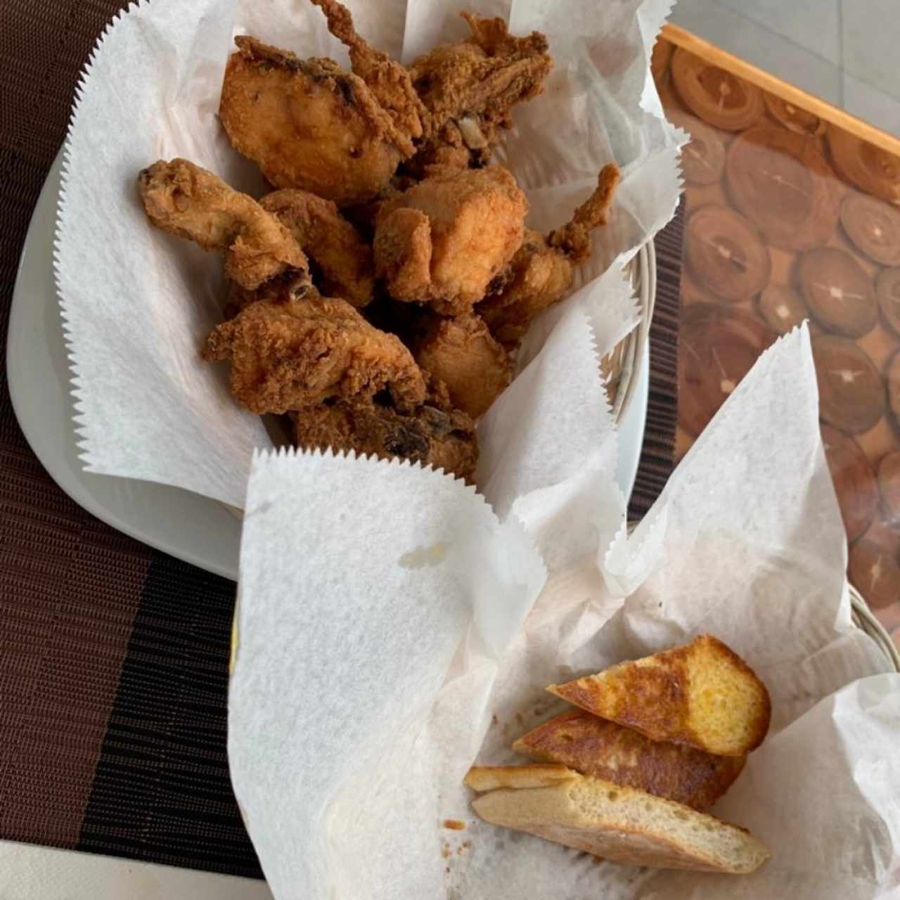 1/2 pollo frito en canasta