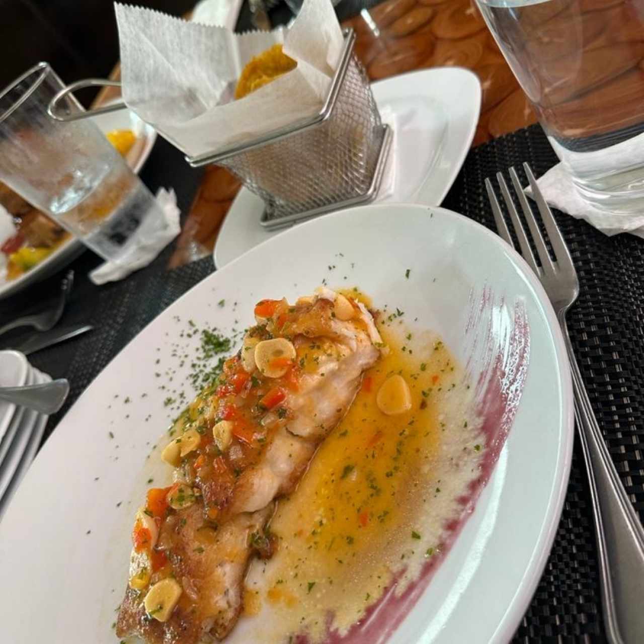Mar - Corvina al ajillo