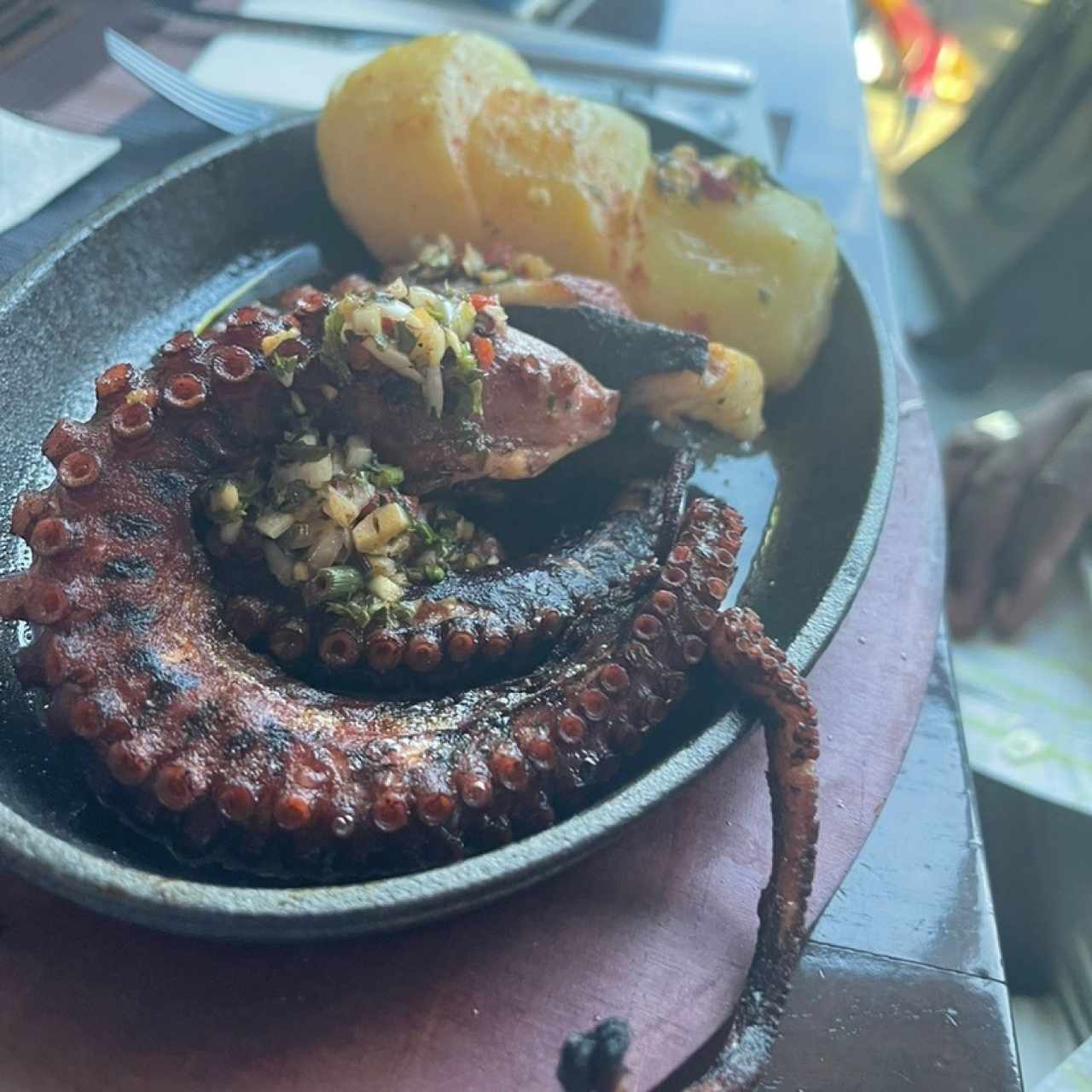 Entrantes calientes - Pulpo al carbón