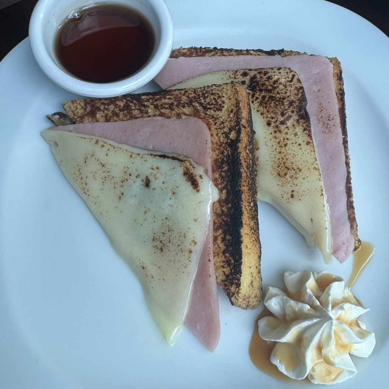 Tostadas Francesas con Queso y Jamón