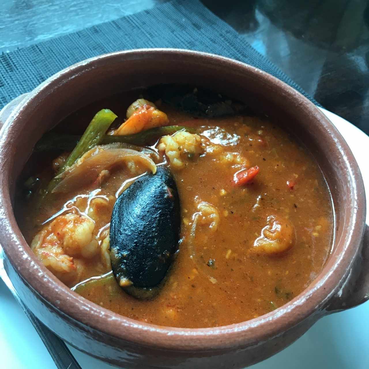 Cazuela de camarones a la criolla