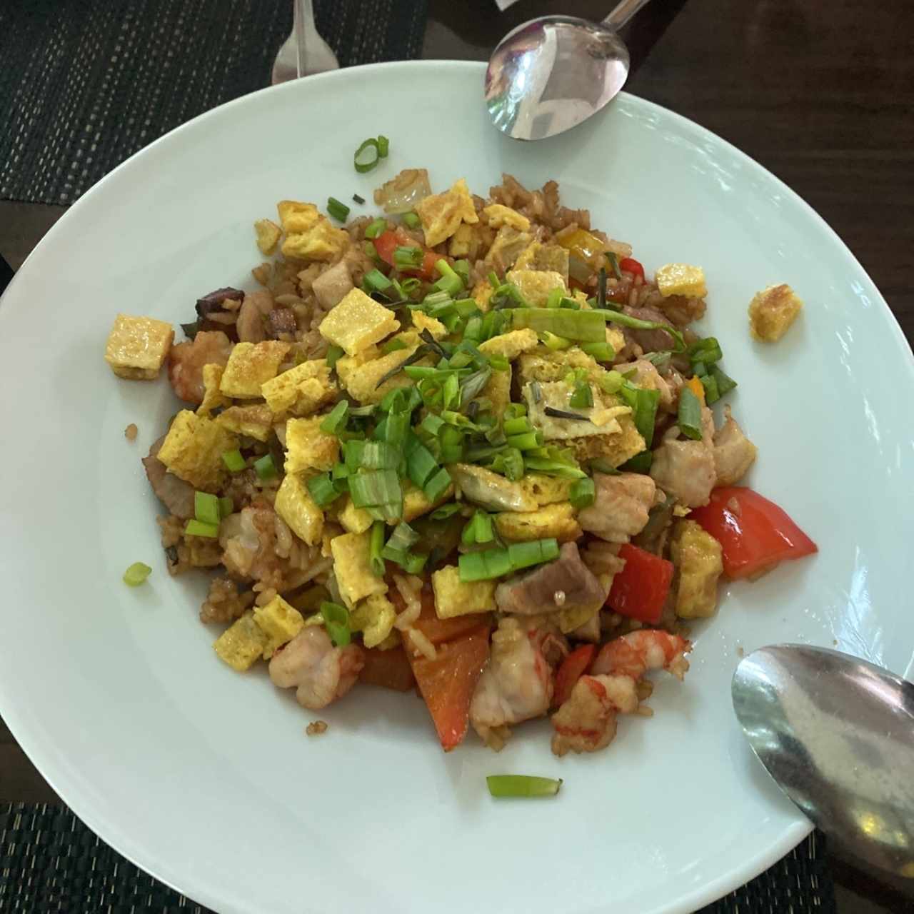 Arroz con camarones estilo thai