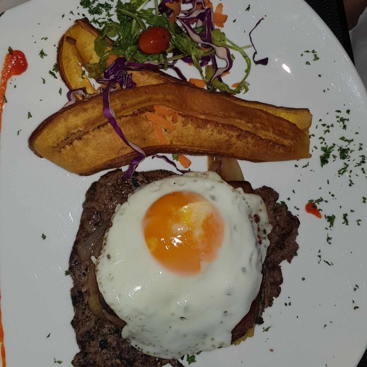 filete de res a la cubana con patacones