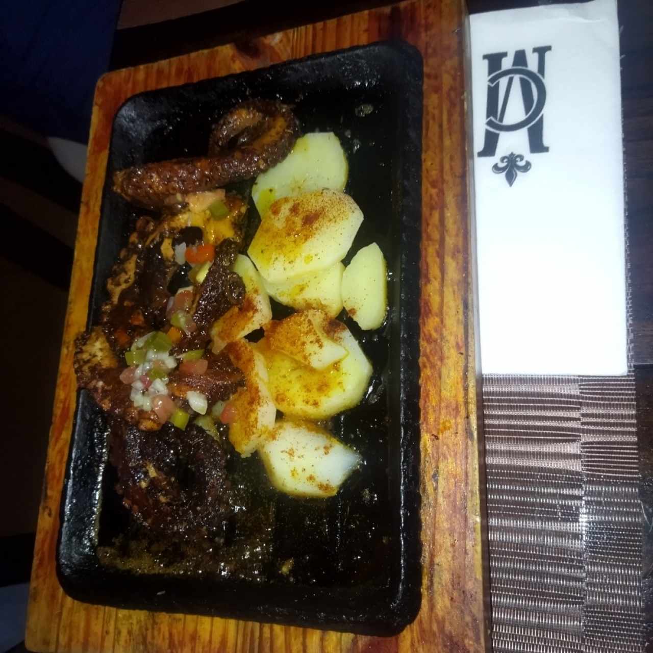 Entrantes calientes - Pulpo al carbón