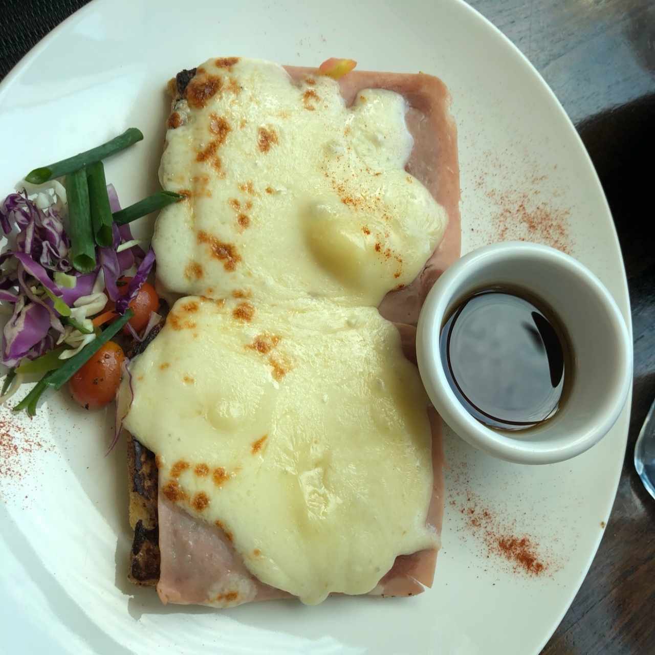 Tostadas francesas con queso y jamón