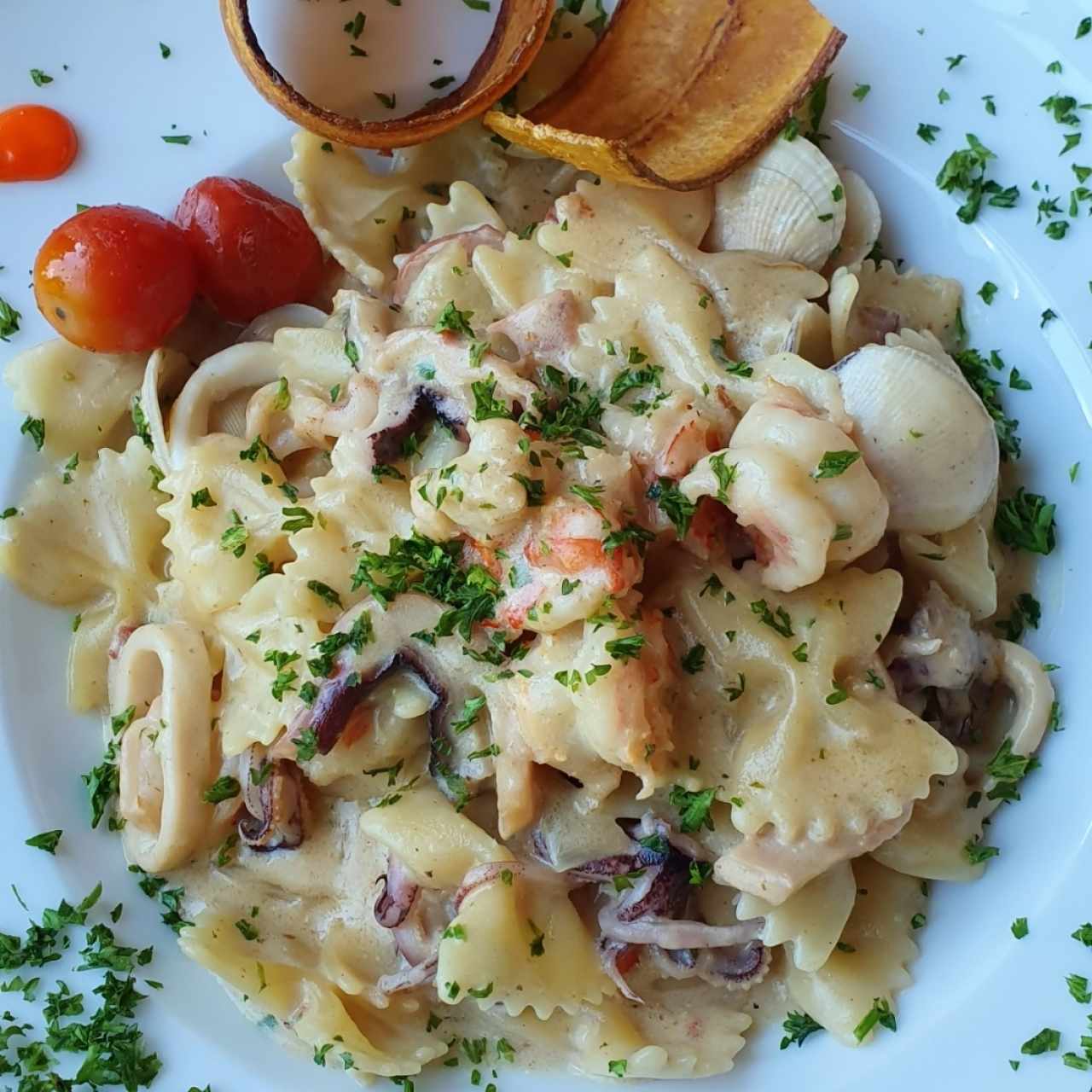 Farfalle a la fruti de mare