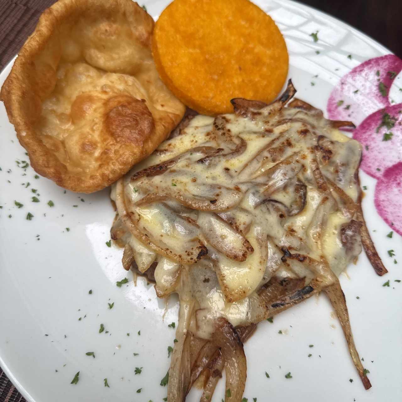 Bistec de Res con Queso gratinado