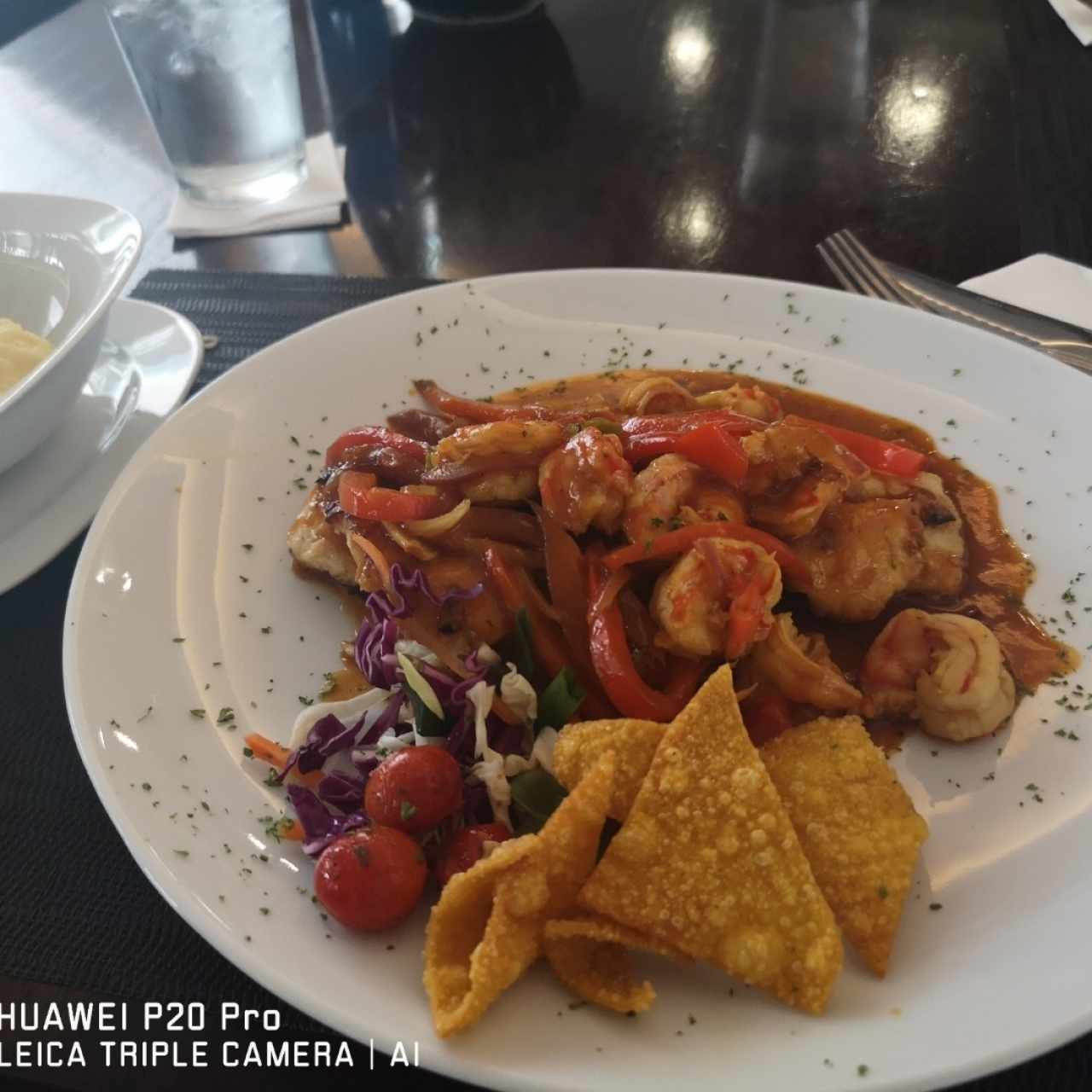filete de corvina con camarones.