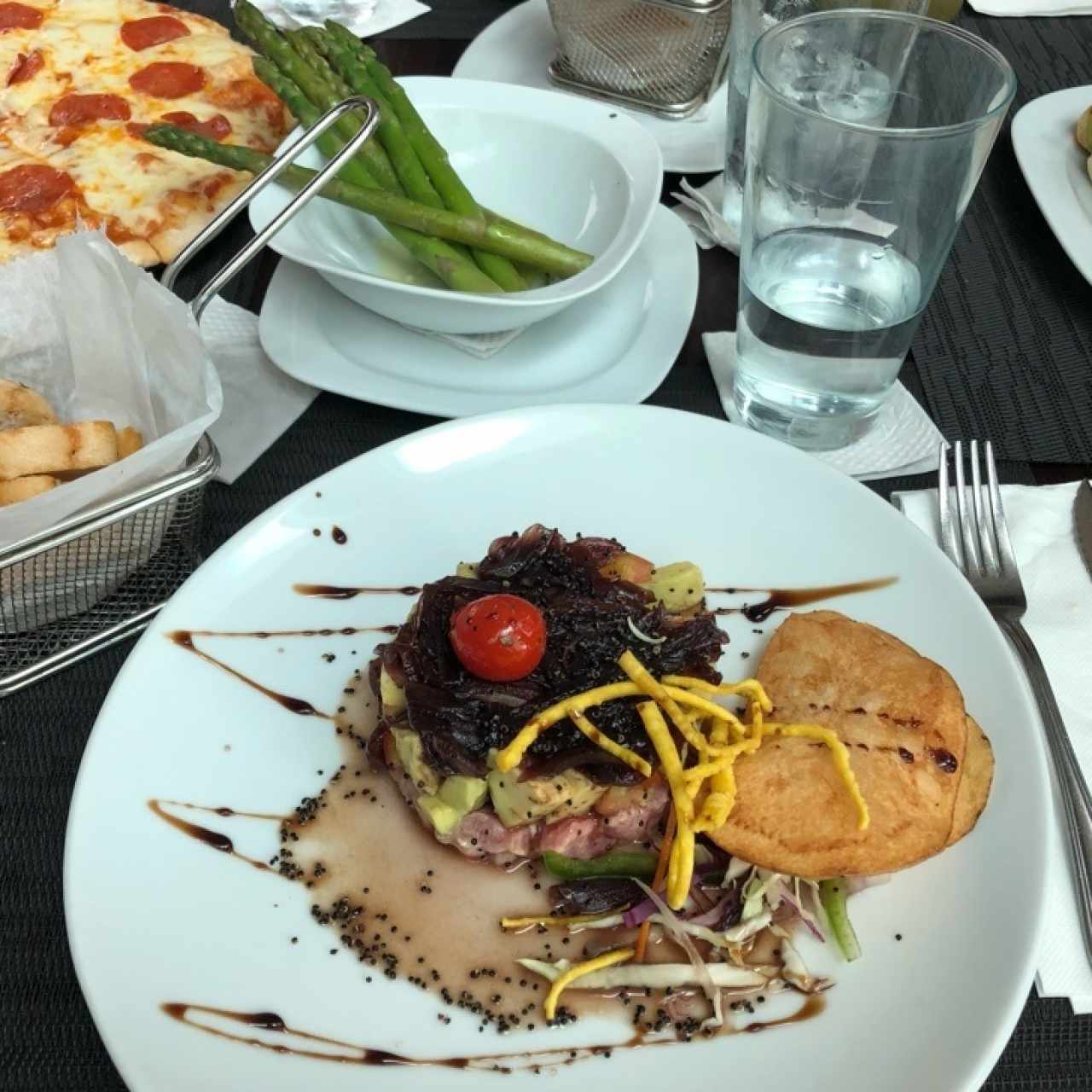 Tuna Tartar con esparragos