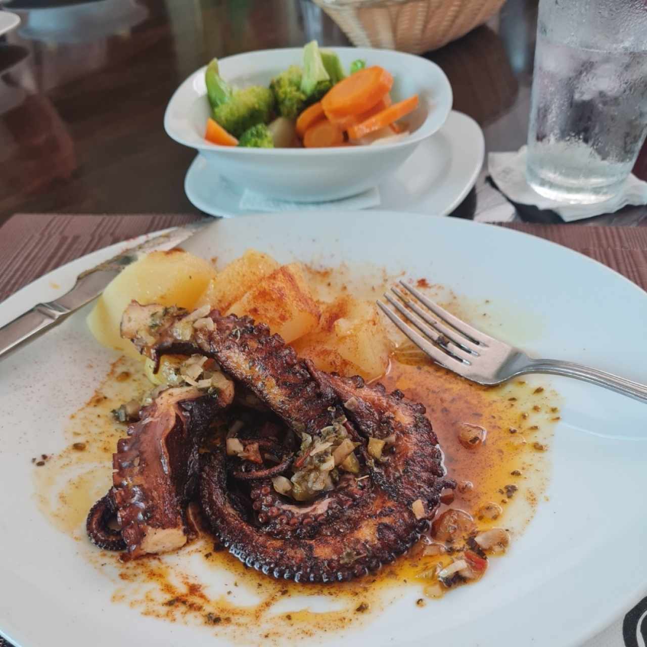 Entrantes calientes - Pulpo al carbón