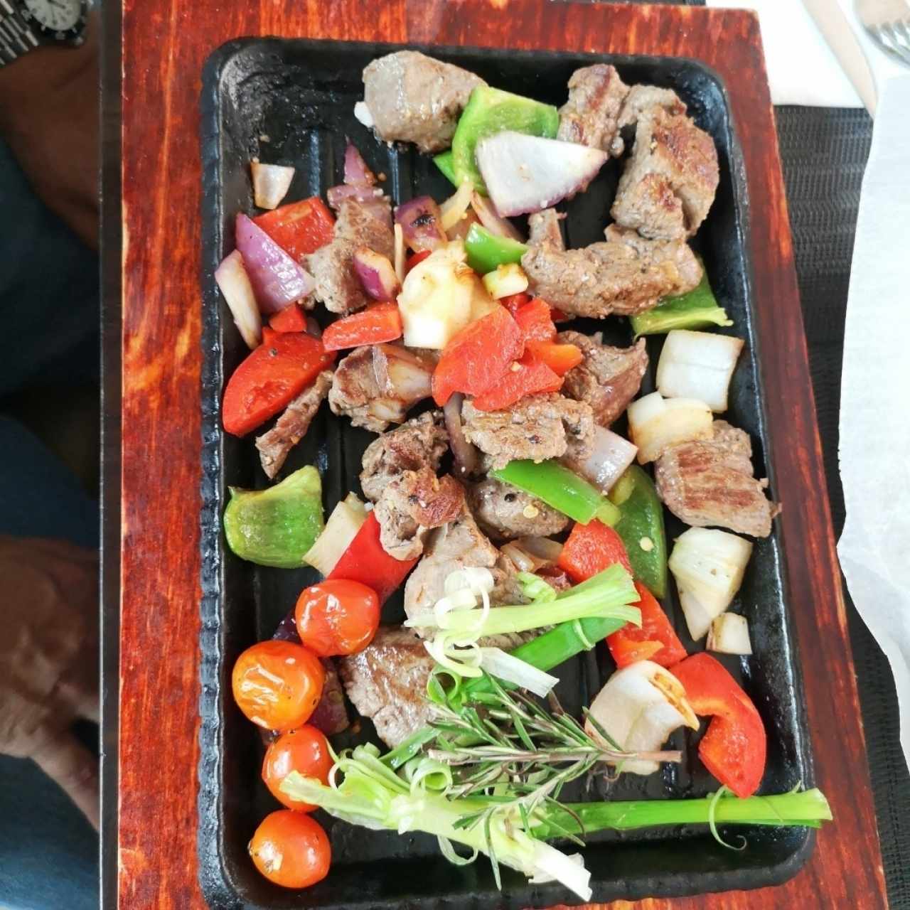 Filete de res troceado a la plancha