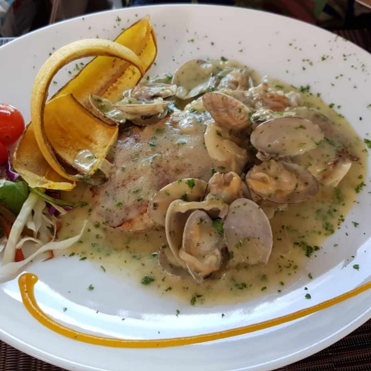 Corvina con almejas tío Pepe