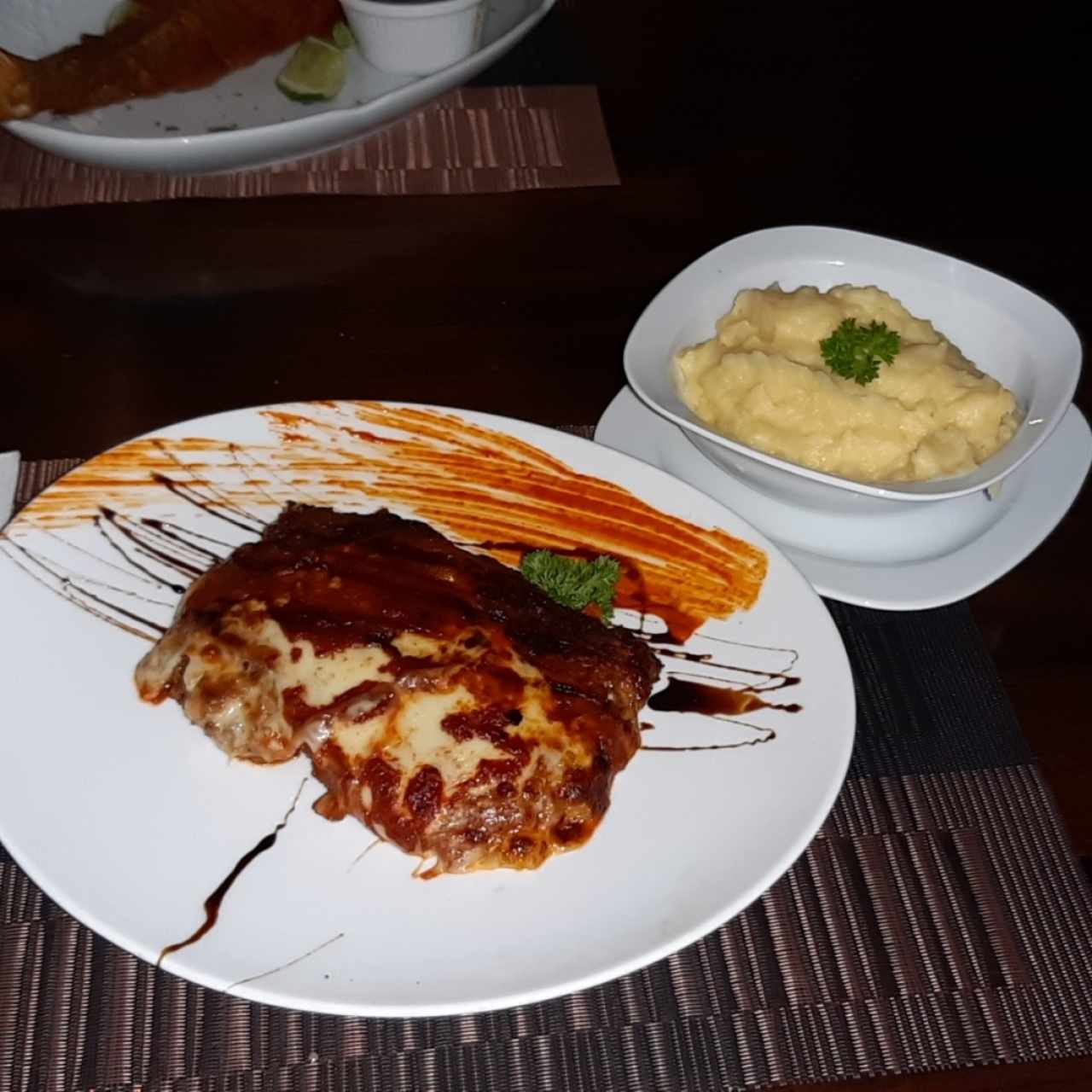 Milanesa de filete de res a la napolitana