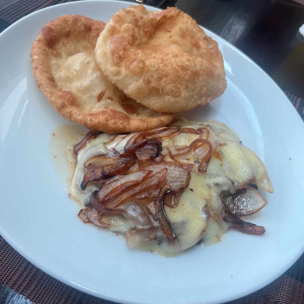 Bistec de Res con Queso gratinado