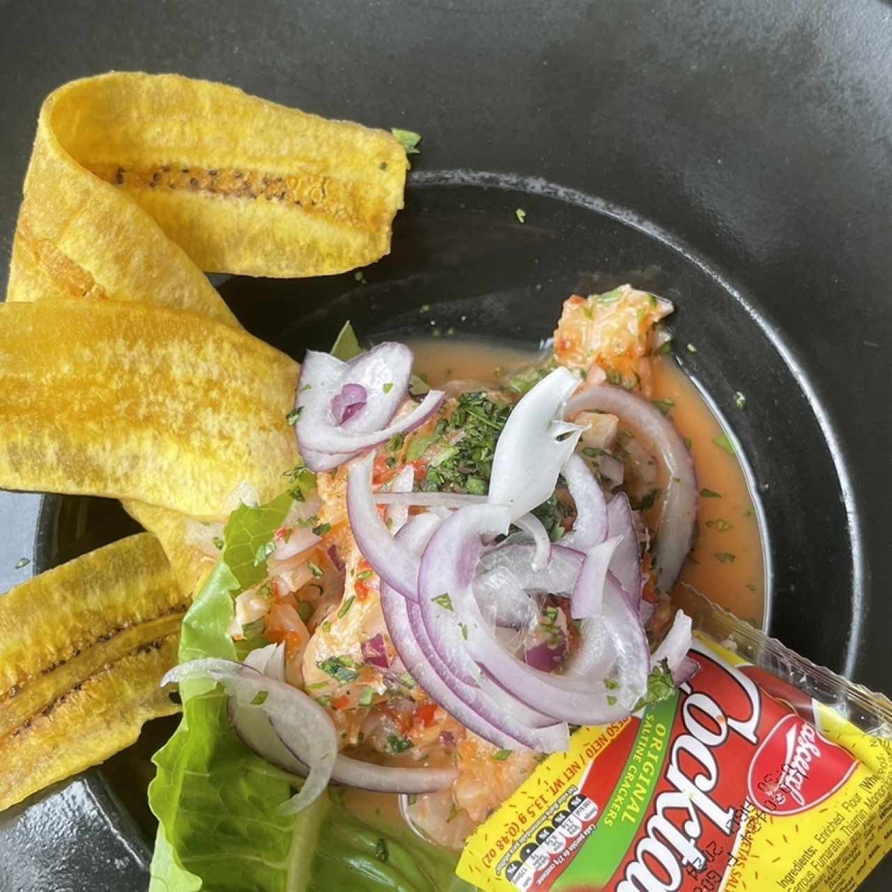 Ceviche panameño clásico de la casa